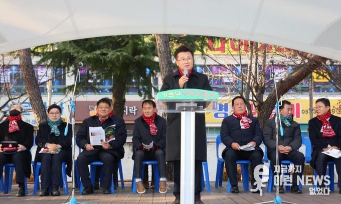 2025년 안성시 성탄트리점등식 개최...사랑과 나눔의 연대 빛내