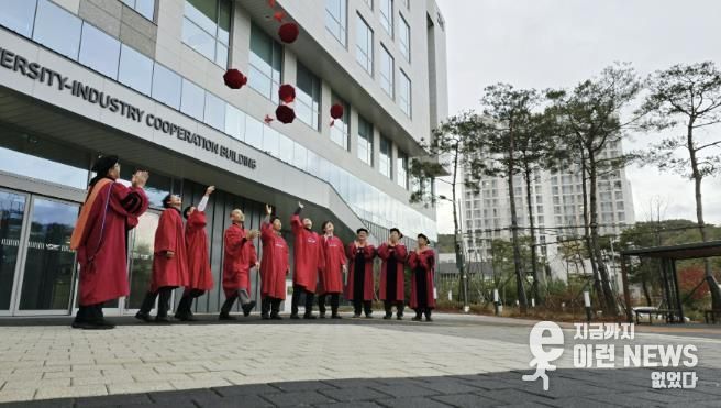 용인특례시와 울산과학기술원이 공동 운영하는 '반도체 최고위과정' 4기 수료식이 12일 열렸다