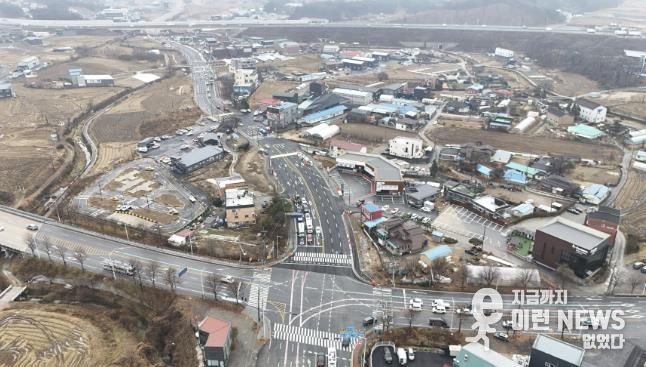 용인특례시는 처인구 포곡읍 마성리 50-6번지와 영문리 2-93번지를 잇는 연결도로(중1-45호)를 확장 개통했다