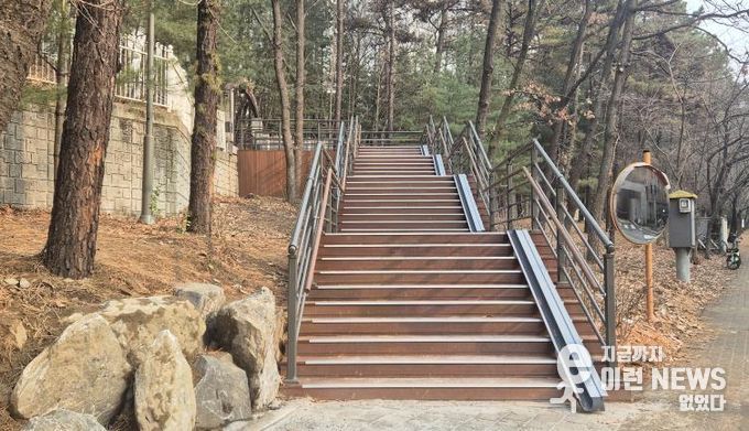 기흥구는 보라동 경관녹지 산책로 노후시설 긴급 교체공사를 완료했다