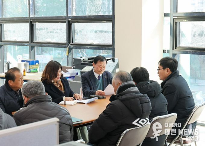 안산시의회가 최근 경기도시·군의회의장협의회에서‘민사집행법 개정 촉구 건의안’을 제안한 데 이어 29일에는 지역 내 관련 현장을 찾았다. 사진은 이날 의원들이 현장을 방문한 모습.