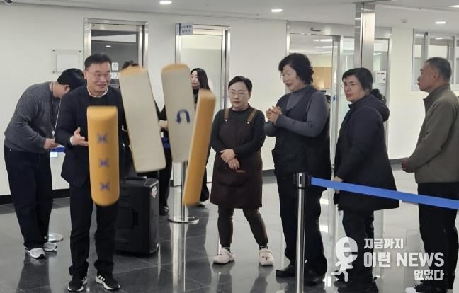 수원시 팔달구, 설 맞이 '행운의 윷 던지기' 직원 격려 이벤트 열어