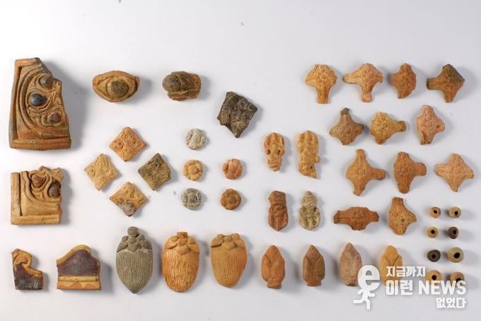 소조사천왕장식편