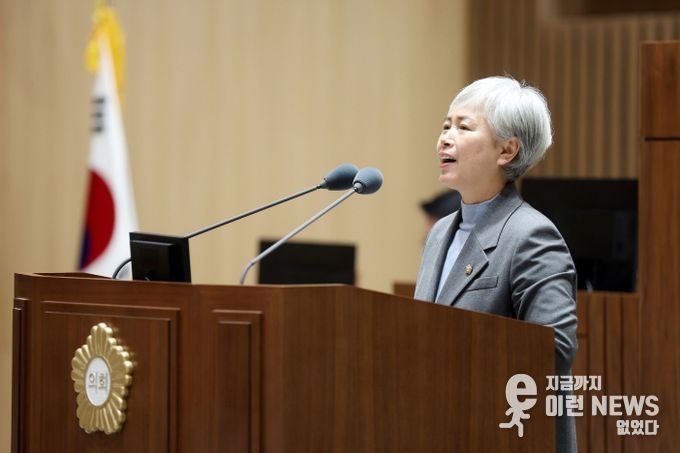 윤경선 수원특례시의회 의원이 제399회 임시회 제1차 본회의에서 5분 자유발언을 하고 있다