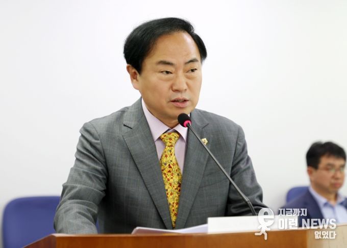 경제환경위원회 조우현 위원장 조례개정안 심사