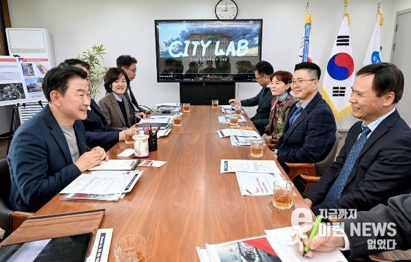 3월 17일 대만의 산업용 러기드 컴퓨팅 솔루션 개발 및 제조 기업인 ‘윈메이트(Winmate Inc.)’의 켄 루(Ken Lu) 회장 등 기업 관계자가 의정부시를 방문해 향후 협력 가능성을 논의했다.