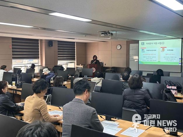 만안치매안심센터는 23일 국민건보공단 안양운영센터와 함께 장기요양 급여이용설명회에서 치매안심센터를 상세히 안내했다