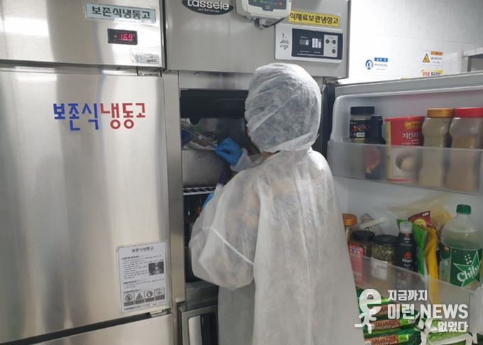 학교·유치원 급식을 대상으로 '식중독 예방 컨설팅'을 진행하고 있다.