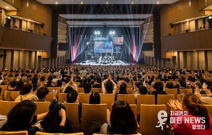 28일 용인포은아트홀에서 이상일 시장은 '그림과 스토리가 있는 음악회' 해설자로 참여했다