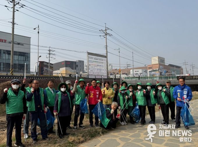 안성시 안성3동 새마을 남·녀협의회, 상춘객 맞이 금석천 환경정화 실시