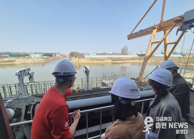 행정지원과장 및 점검반 배수펌프장 현장 방문·점검(3월 25일)