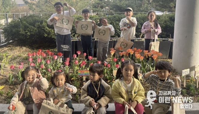 아이들 손으로 피어나는 봄, 수원시 영통구 광교2동 새마을문고 화단 가꾸기 행사