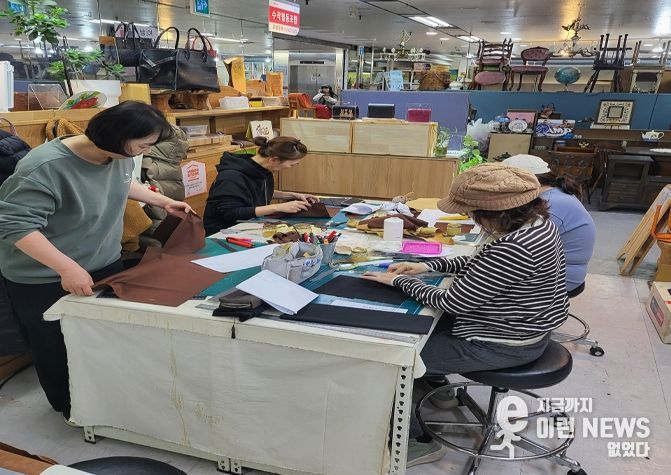 우리동네 학습공간 프로그램에 참여인 과천시민들 모습