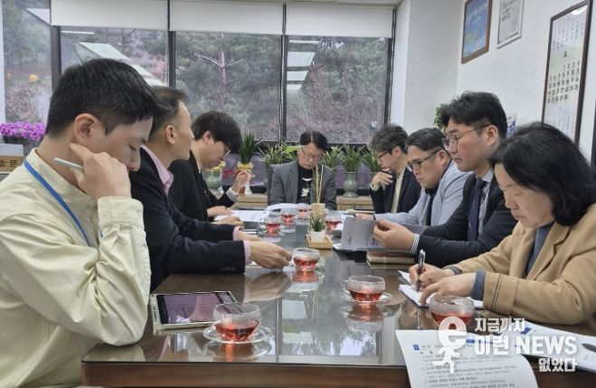 송문호 기획조정실장 주재로 열린 비상대책회의에서 민생 안전 대책을 검토하고 있다