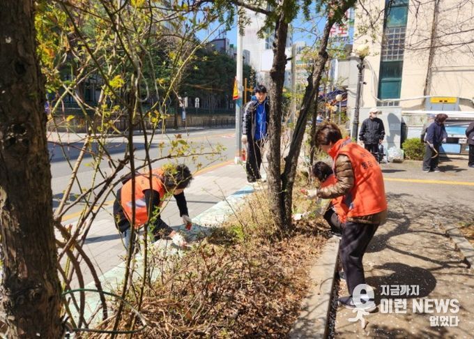 고양시 화정2동, 행정복지센터 앞 화단 정비 실시