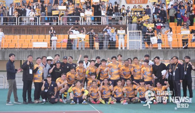춘천시민축구단 경기 승리후 단체사진