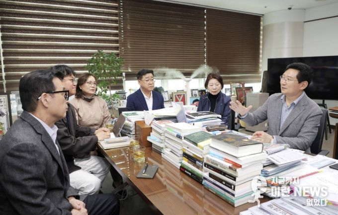 용인특례시 수지구 동천동 공동주택 7곳의 입주자대표회의 주민들은 14일 시청을 방문해 대중교통 개선을 건의했다